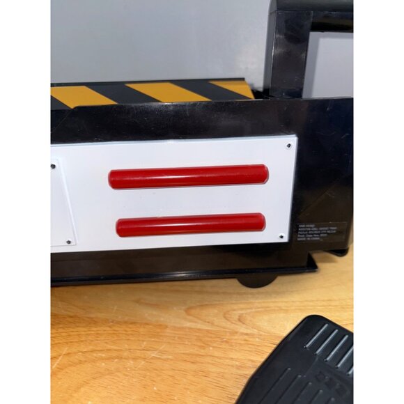Wal-Mart Exclusive 2019 GHOSTBUSTERS Ghost Trap with Foot Pedal by Imagine - Picture 3 of 13
